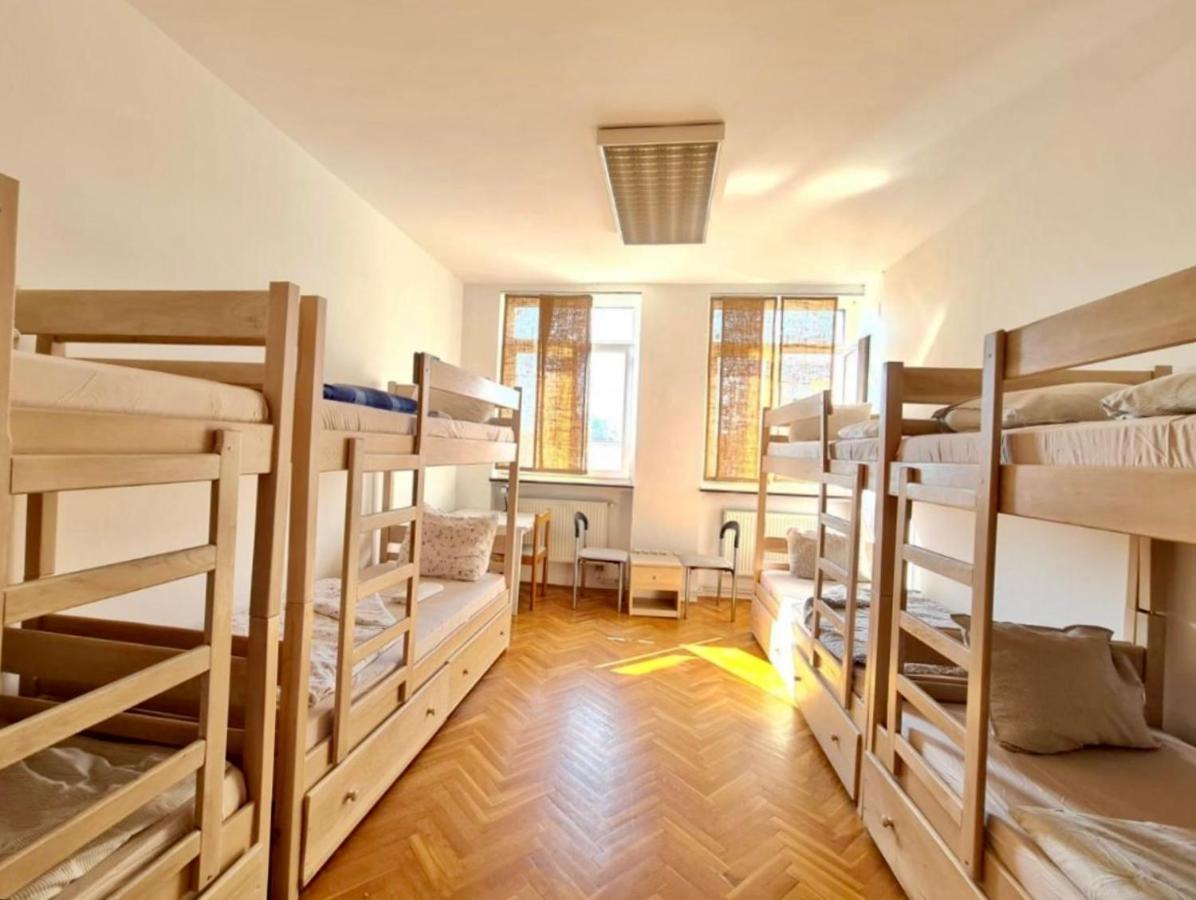 Bishnu Hostel ซาเกร็บ ภายนอก รูปภาพ